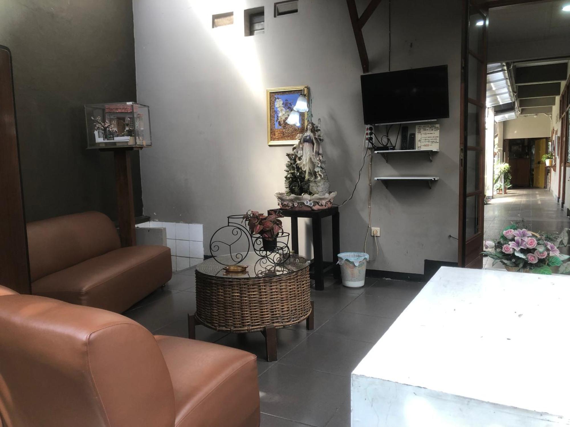 De Riau Guesthouse Bandung Exteriör bild