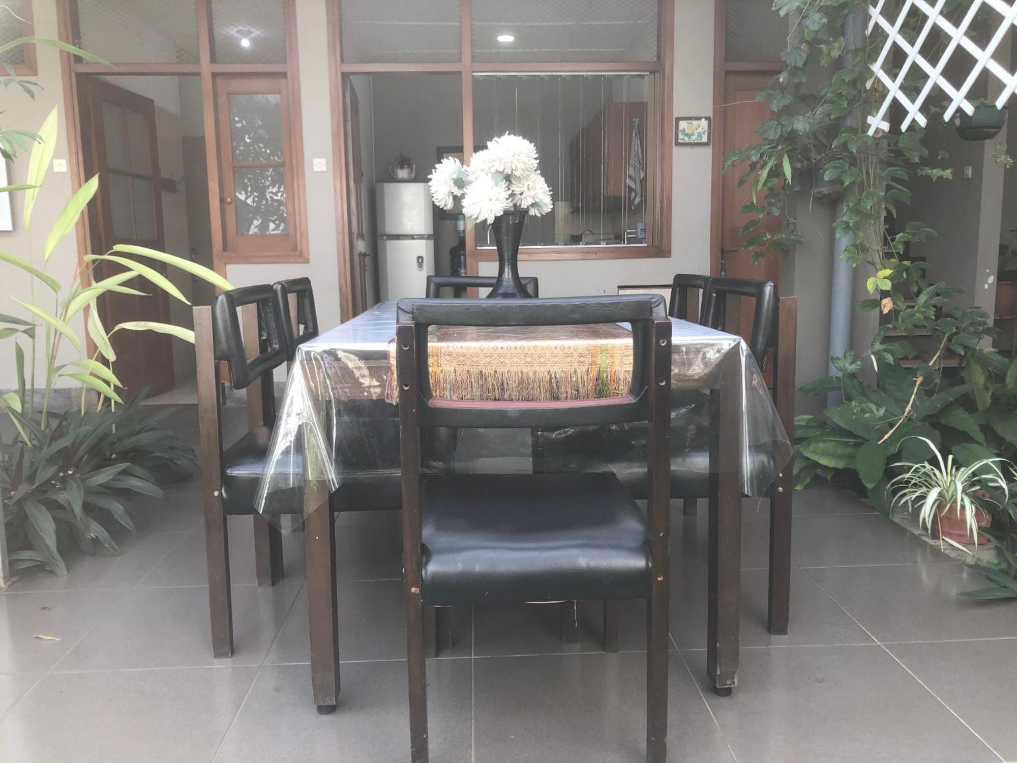 De Riau Guesthouse Bandung Exteriör bild