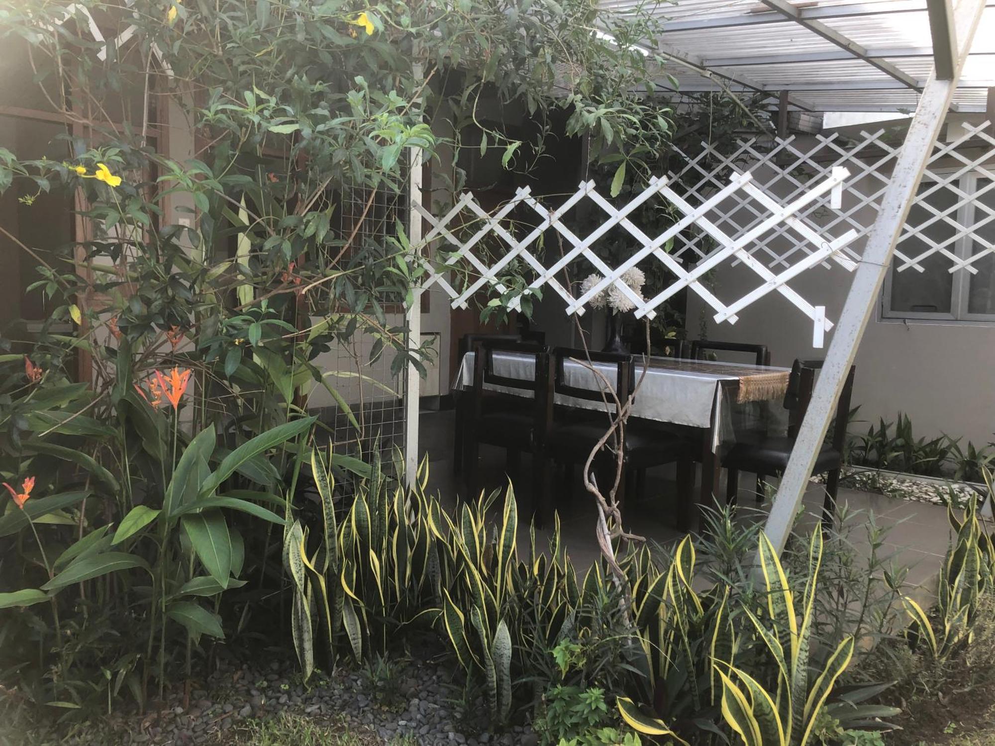 De Riau Guesthouse Bandung Exteriör bild