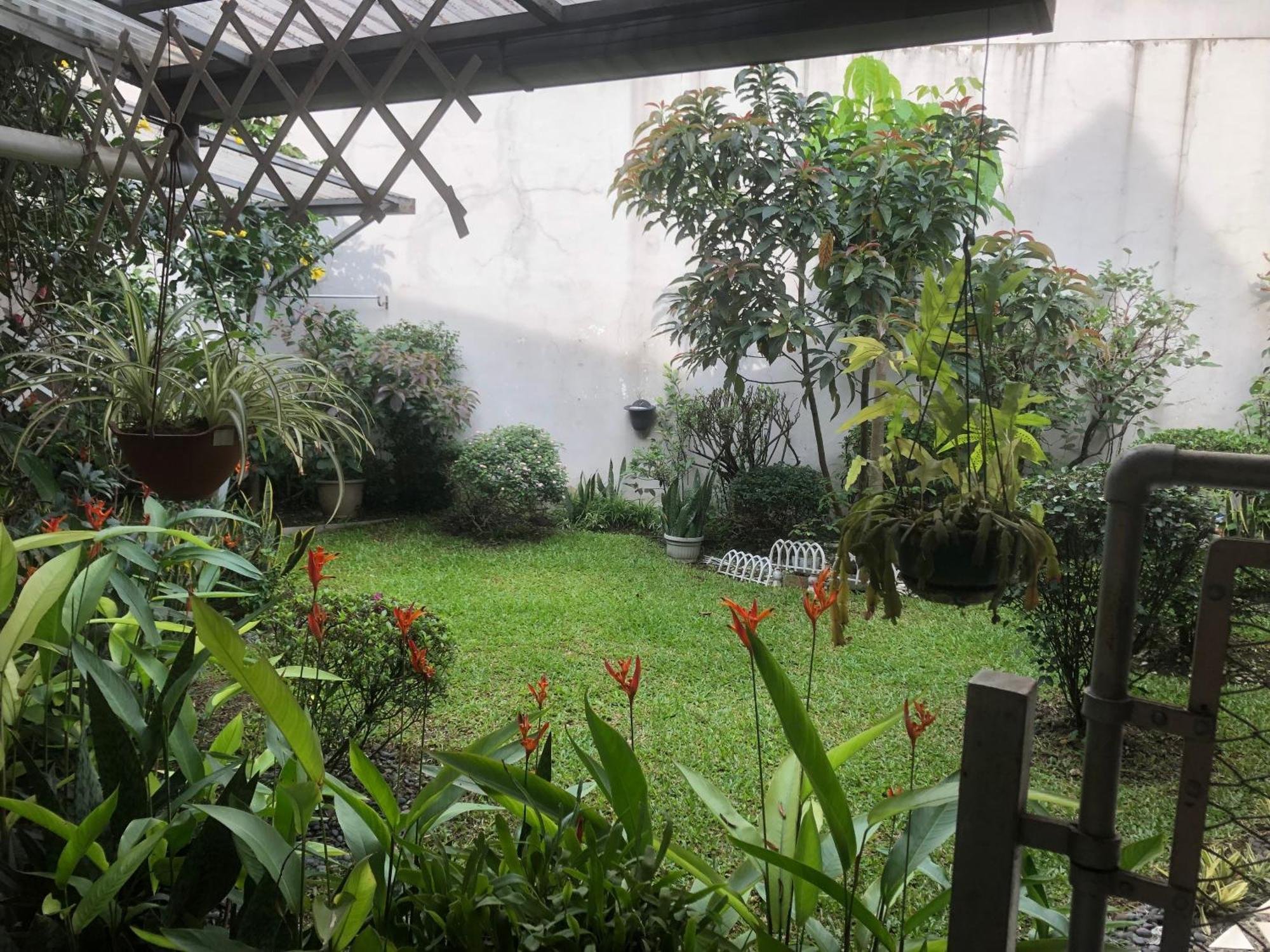 De Riau Guesthouse Bandung Exteriör bild