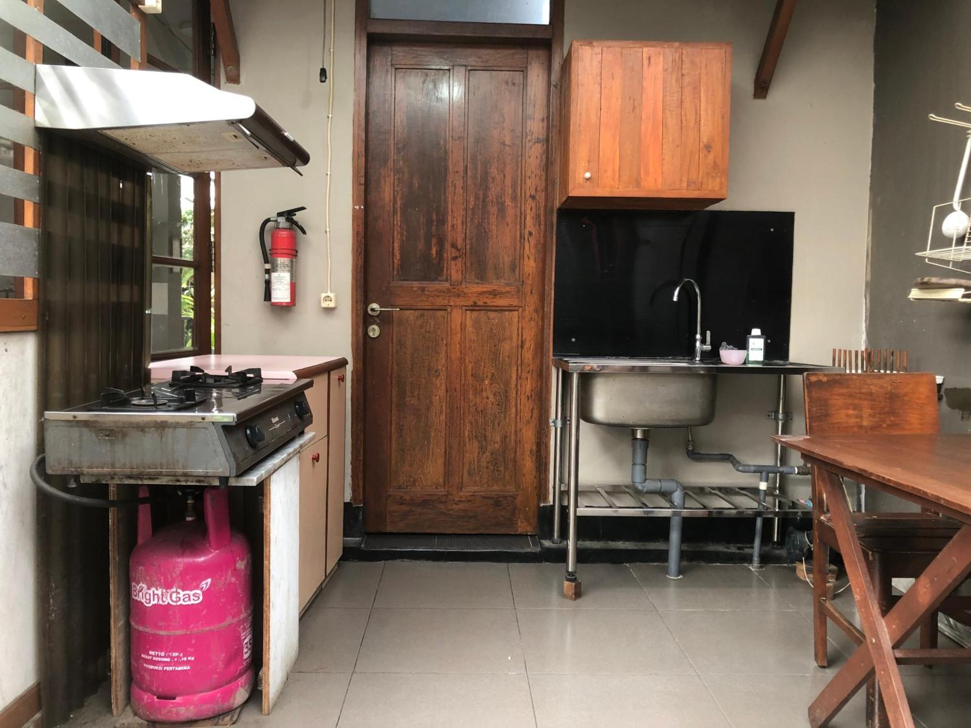 De Riau Guesthouse Bandung Exteriör bild