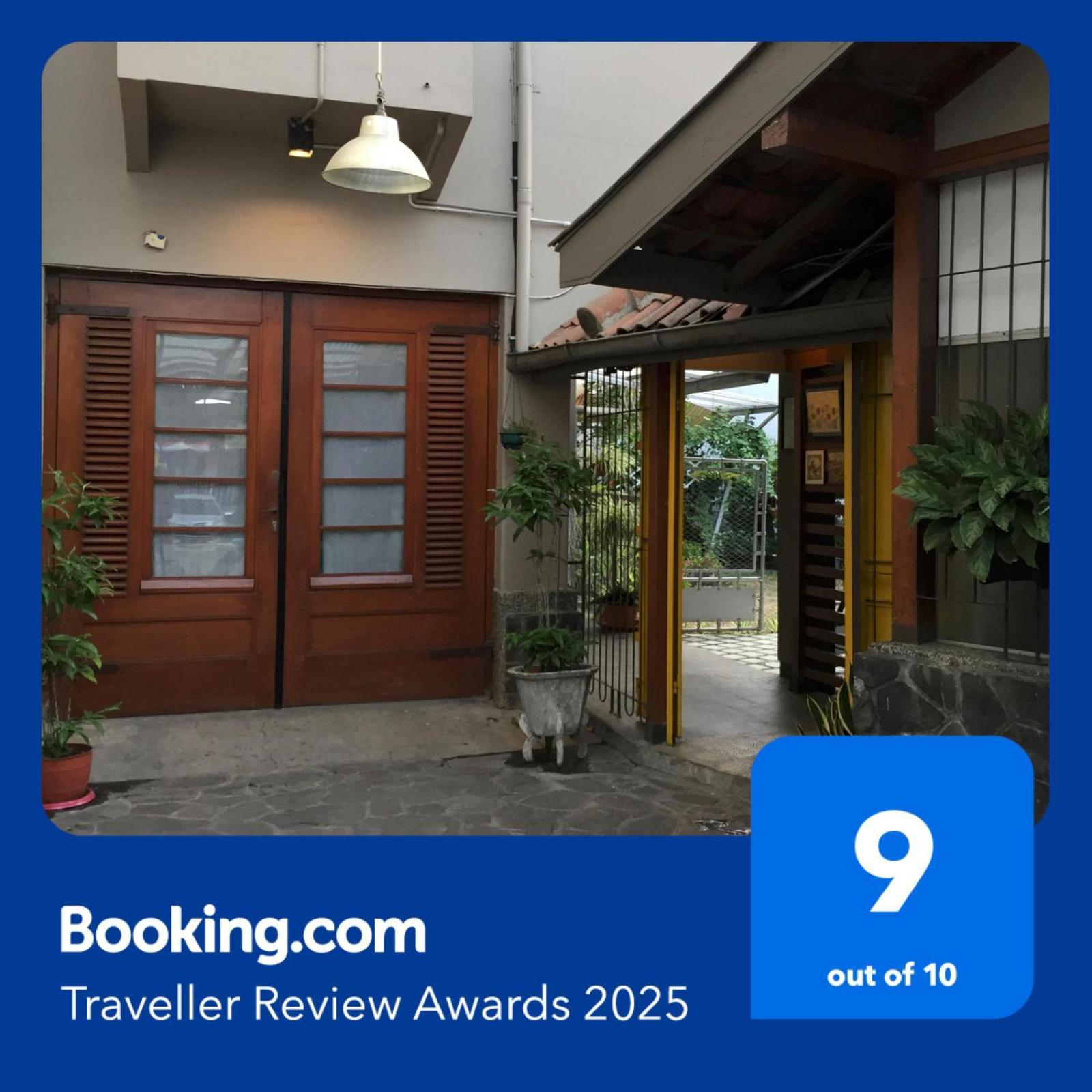 De Riau Guesthouse Bandung Exteriör bild