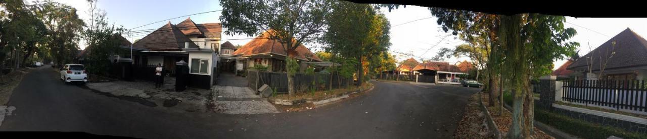 De Riau Guesthouse Bandung Exteriör bild